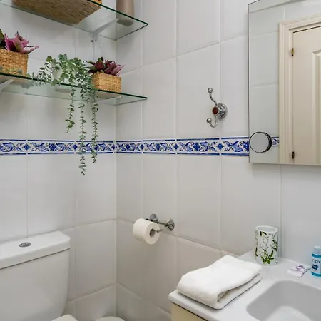 Seaside Bliss: 3 Bedroom With A View * פואנגירולה
