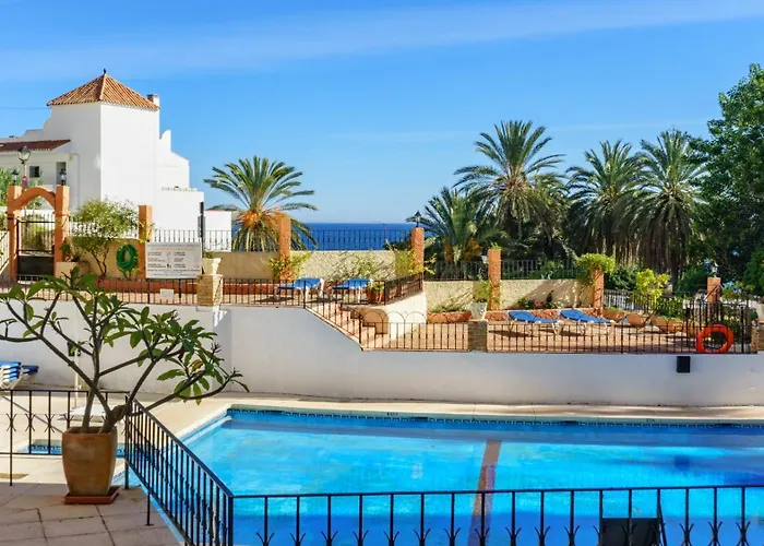 Seaside Bliss: 3 Bedroom With A View פואנגירולה