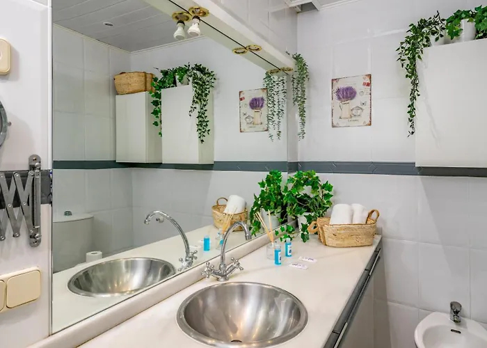 Seaside Bliss: 3 Bedroom With A View *