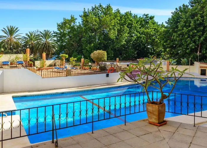 Seaside Bliss: 3 Bedroom With A View * פואנגירולה