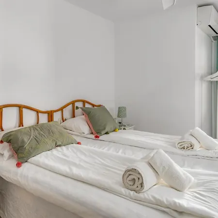 Seaside Bliss: 3 Bedroom With A View *