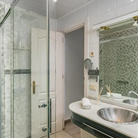 Апартаменти Seaside Bliss: 3 Bedroom With A View *