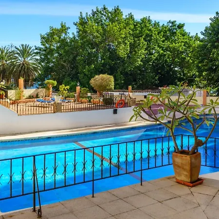 Seaside Bliss: 3 Bedroom With A View * פואנגירולה