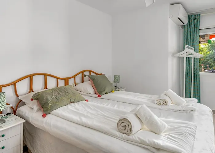 Seaside Bliss: 3 Bedroom With A View *