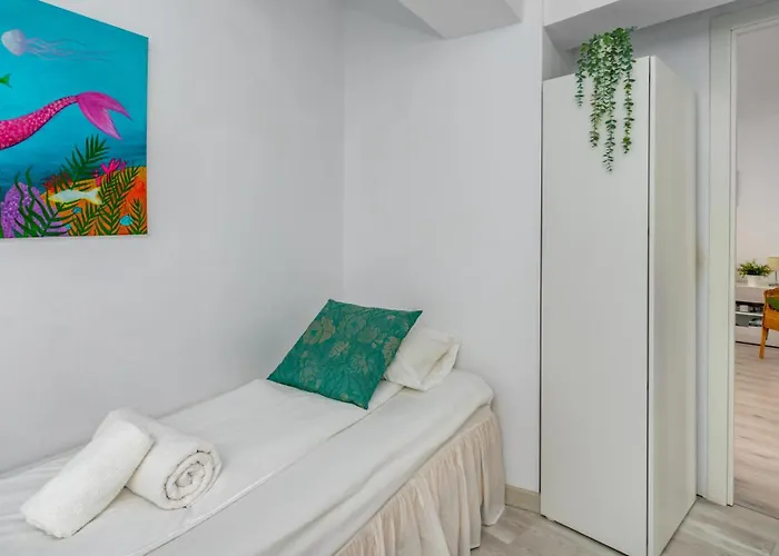 Seaside Bliss: 3 Bedroom With A View Apartment