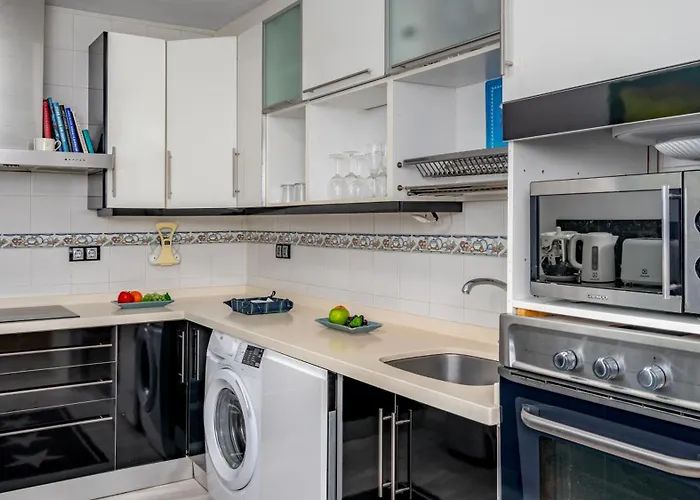 Seaside Bliss: 3 Bedroom With A View Fuengirola