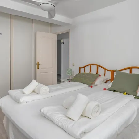 Seaside Bliss: 3 Bedroom With A View