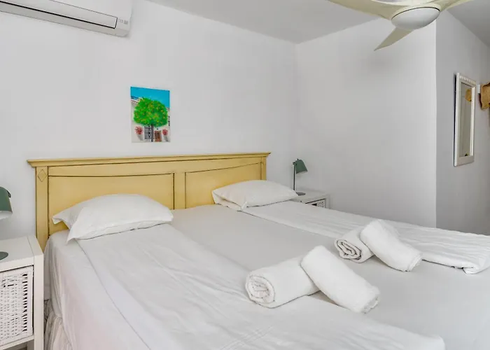 アパート Seaside Bliss: 3 Bedroom With A View