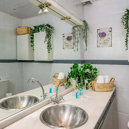 Seaside Bliss: 3 Bedroom With A View *