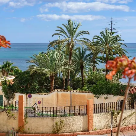 Seaside Bliss: 3 Bedroom With A View 公寓