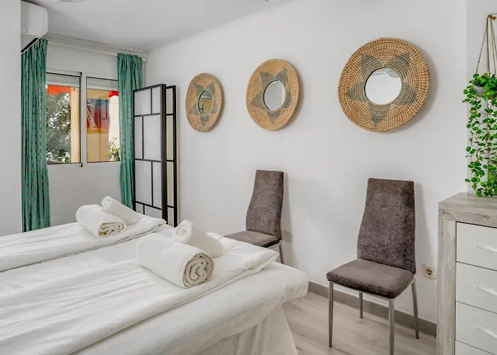 Seaside Bliss: 3 Bedroom With A View Apartment Fuengirola