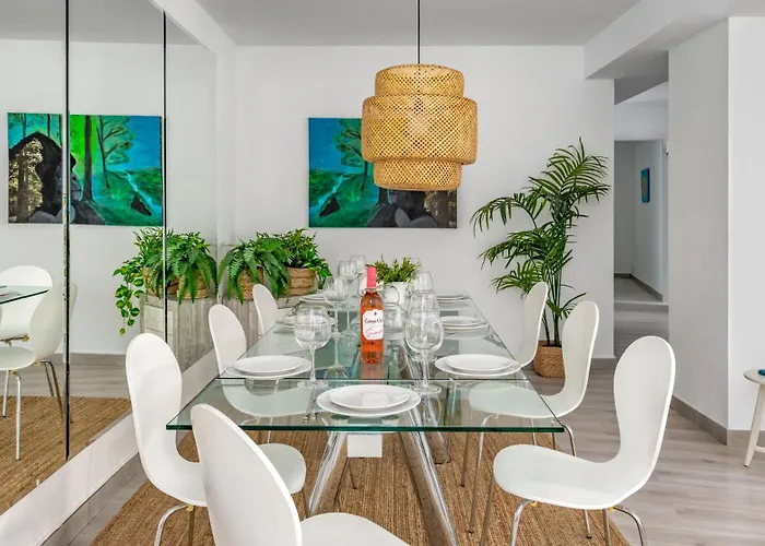 Seaside Bliss: 3 Bedroom With A View Apartment *